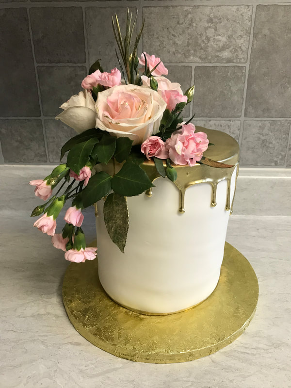 Natural Flowers, pink Roses, Gold Drip Cake